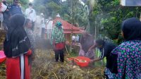 Pertamina Bersama Komunitas Muslim Wamena Buka Puasa, Menu Bakar Batu Ayam