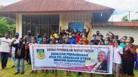 Kunjungi Asrama STPK, Thomas Sondegau Bantu Bama dan Ingatkan Vaksin