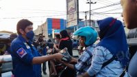 Partai NasDem Berbagi Kasih, Salurkan Ratusan Takjil di Tiga Titik