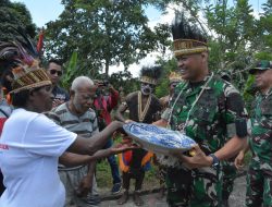 Danrem Bersama Mantan Petinggi OPM, Lambert Pekikir Meriahkan HUT RI di Keerom, Papua