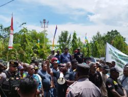 Tuntut Ganti Rugi Jalan Alternatif, Masyarakat Adat Ifar Besar Demo DPR Kabupaten Jayapura