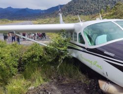 Pesawat Smart Aviation Tergelincir di Bandara Sinak Kabupaten Puncak