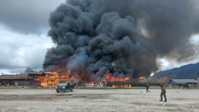 Rusuh di Pasar Waghete Deiyai, 50 Kios Dibakar, 11 Warga Diamankan