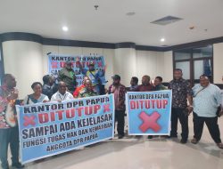 Ruang Pimpinan DPR Papua dan Sekwan Dipalang Anggota