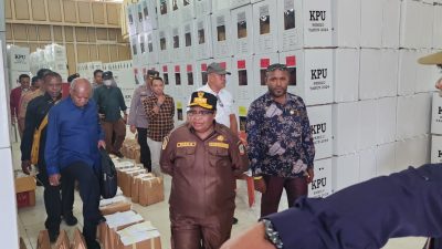 Pj Gubernur Ribka Haluk Tinjau Kesiapan Logistik Pemilu di Kabupaten Mimika