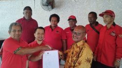 Nyalon Bupati Jayapura, Alfius Toam Ambil Formulir Pendaftaran di PDI Perjuangan
