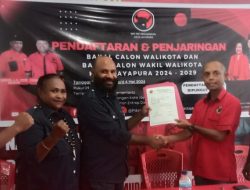 Jack Komboy dan Aloysius Giyai Daftar Calon Walikota di DPC PDI Perjuangan Kota Jayapura
