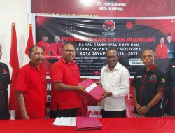 Frans Pekey Resmi Daftar Bakal Calon Walikota Jayapura