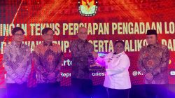 Pileg dan Pilpres Sukses di Papua Tengah, Pj Gubernur Ribka Haluk Raih Penghargaan dari KPU RI