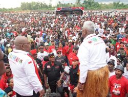 Kampanye Akbar Johannes Rettob – Emanuel Kemong Catat Rekor Jumlah Kehadiran Massa Terbesar dalam Sejarah Politik Mimika