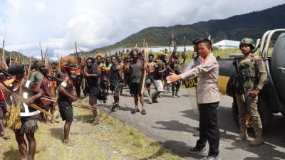 Dua Kubu Paslon Bupati Puncak Jaya Kembali Saling Serang, Anggota Brimob Terkena Panah