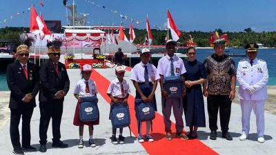 HUT RI ke 80, Yayasan Tzu Chi Biak Serahkan 650 Bingkisan dan Tas Sekolah