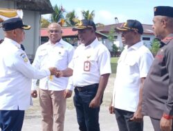 Bupati Biak Numfor Serahkan Dua Ambulans Laut Saat Peringatan HKN ke-61