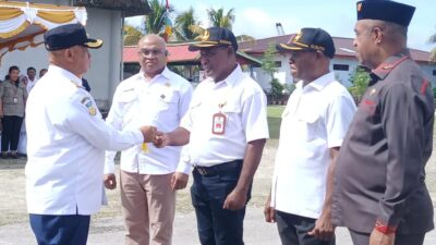 Bupati Biak Numfor Serahkan Dua Ambulans Laut Saat Peringatan HKN ke-61