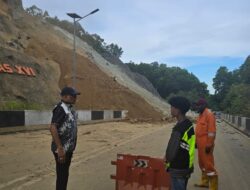 Longsor di Ring Road Hamadi Viral, Anggota Komisi IV DPR Papua Jansen Monim Turun ke Lokasi