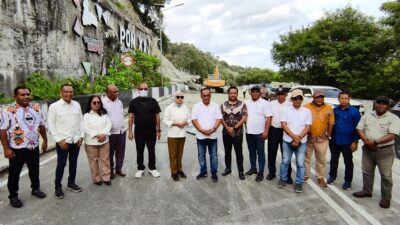 DPR Papua–DPR Kota Tinjau Longsor di Jalan Ring Road, PUPR Papua Pastikan Sabtu Jalan Dibuka