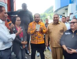 Wagub Papua dan Pimpinan DPR Papua Bayar Retribusi Sampah Non-Tunai via BNI
