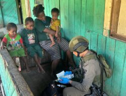 Dibalik Tugas Pegamanan, Brimob adir Menyembuhkan dan Menguatkan Warga Puncak