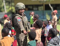 Tawa Anak-Anak Puncak Jaya Pecah di Kelas, Polisi Ops Damai Cartenz 2026 Hadir Tanamkan Nasionalisme