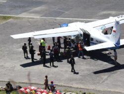 Satgas Operasi Damai Cartenz Amankan Bandara Bilogai, Akses Logistik Warga Intan Jaya Tetap Terjaga