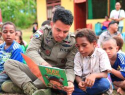 Personel Ops Damai Cartenz 2026 Hadirkan Keceriaan Lewat Belajar dan Bermain Bersama Anak Taman Baca Koya Tengah