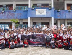 Pertamina Patra Niaga Salurkan 2.000 Paket Sekolah untuk Anak Papua di HUT  Danantara