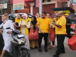 Golkar Papua Bagikan Takjil di Jayapura, Matius Fakhiri Ajak Jaga Toleransi dan Kebersamaan
