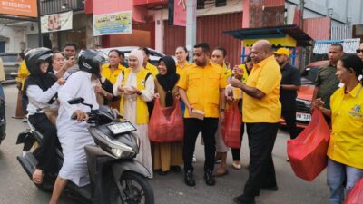 Golkar Papua Bagikan Takjil di Jayapura, Matius Fakhiri Ajak Jaga Toleransi dan Kebersamaan