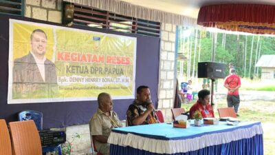 Ketua DPR Papua Denny Bonai Sosialisasikan Program BSPS untuk Warga Borai Saat Reses di Yapen
