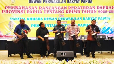DPR Papua Bersama Pemprov Bahas Raperda RPJMD 2025–2029, Denny Bonai Tegaskan OPD Wajib Hadir
