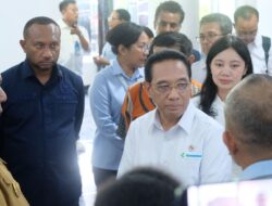 Kunjungi Jayapura, Yan Mandenas Dampingi Wamenkes Bahas Program TB dan Malaria