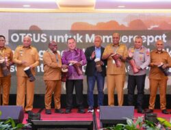Gubernur Fakhiri Dorong Sinergi Otsus dalam Forum Strategis Pembangunan Papua di Timika