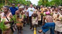 Gubernur Fakhiri Dorong Kebangkitan Ekonomi Kampung di Sarmi, Fokus Perkebunan Kelapa dan Kampung Nelayan