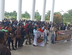384 Berkas Dibawa ke Kantor Pemerintah, Pencaker Lokal Mimika: Jangan Jadikan Kami Penonton di Tanah Sendiri!