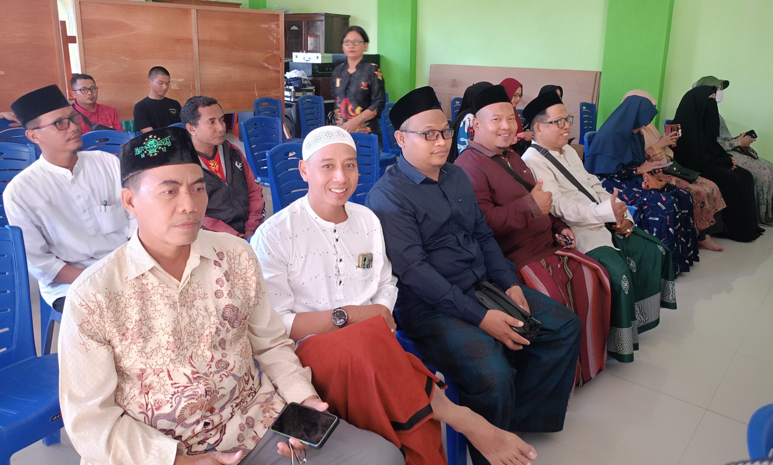 Para jamaah masjid yang mengikuti sosialisasi pemotongan hewan kurban di masjid Nurul Huda Expo Waena