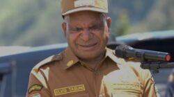 Bupati Puncak Elvis Tabuni: Nahkoda Di Tengah Badai Konflik