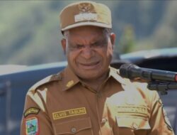 Bupati Puncak Elvis Tabuni: Nahkoda Di Tengah Badai Konflik