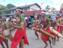 Parade Wor dan Suling Tambur Meriahkan Festival Biak Munara Wampasi 2026, Ribuan Warga Tumpah Ruah di Kota Biak