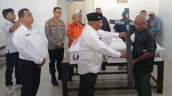Pemkab Biak Numfor Serahkan Tiga Jenazah Korban Ledakan Bom PD II kepada Keluarga