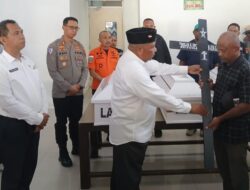 Pemkab Biak Numfor Serahkan Tiga Jenazah Korban Ledakan Bom PD II kepada Keluarga