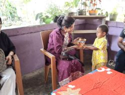 Yanni Kembali Datangi Keluarga Korban KDRT di Sentani, Pastikan Pendidikan Anak Tetap Berjalan