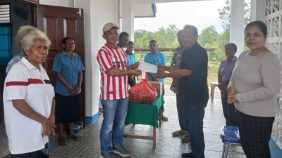 Reses di Biak, Anggota DPR Papua Martinus Pasang Serahkan 40 Sak Semen untuk Pembangunan Pagar Gereja Sion Waroi Sup