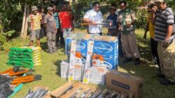 Reses Tahap II, Johanes Markus Wakum Serahkan Bantuan Penataan Tanaman Sagu kepada Kelompok Tani di Biak Numfor