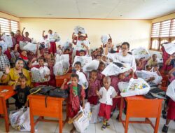 Pertamina Salurkan 105 Paket Perlengkapan Sekolah untuk Murid Prasejahtera di Sentani